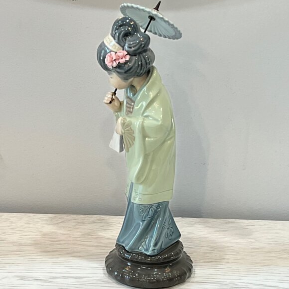 LLADRO 4988 Oriental Spring Geisha with Parasol Umbrella Porcelain Figurine - Picture 4 of 11